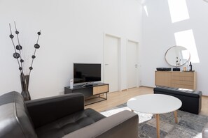 2 bedrooms' entrance from living room