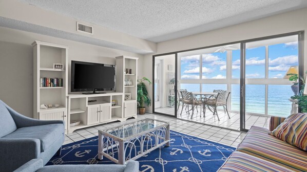 Edgewater West 95 - Living area