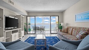 Edgewater West 95 - Living area