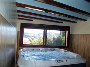 Jacuzzi en el interior de la casa