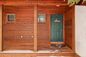 Front  entry - Only one step leading into the condo