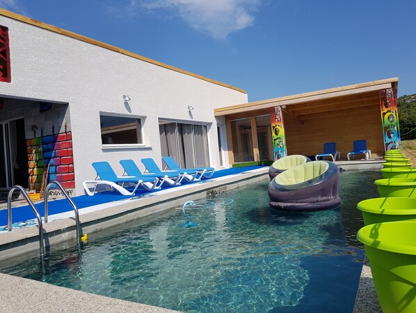 PISCINE ET SAUNA