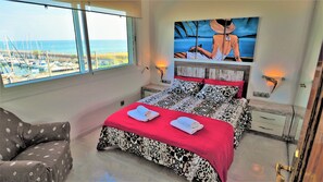 Bedroom I:
1 double bed (queen size), wardrobe, mirror, sea view