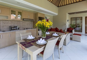 Tulip, Luxury 2/4 Bedroom Villa, Sanur