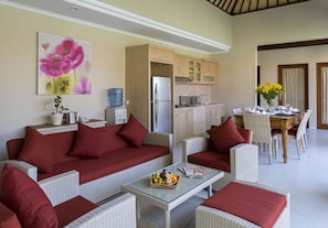 Tulip, Luxury 2/4 Bedroom Villa, Sanur