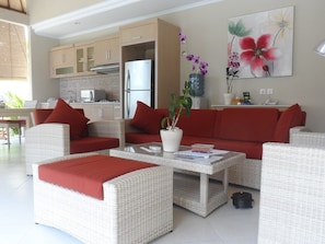 Tulip, Luxury 2/4 Bedroom Villa, Sanur