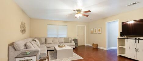 Spacious Living Room w/ AMAZING couch