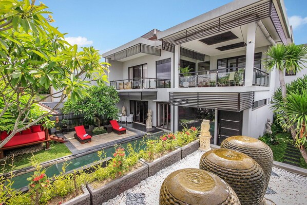 Spacious 4 Bedroom Villa, Seminyak