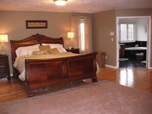 Master suite king bed