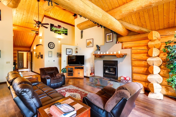 North Pole Vacation Rental | 3BR | 2BA | Stairs Required | 2,100 Sq Ft