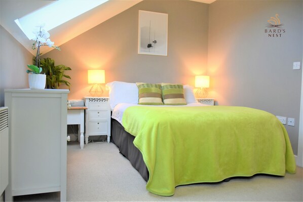 Stylish town centre self-catering apartment with allocated parking.