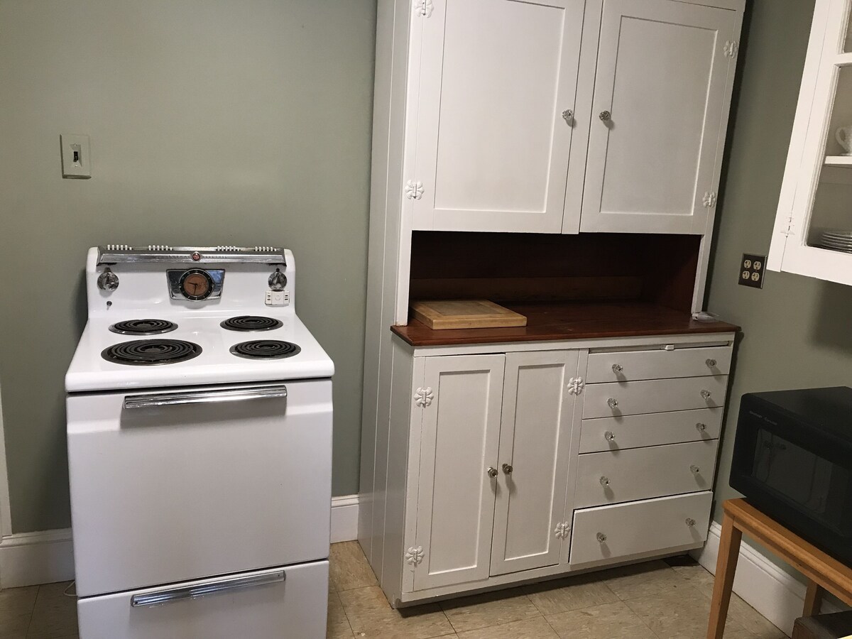 Enjoy colonial charm in one of Litchfield’s oldest neighborhoods!
