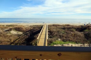 Vista para praia/oceano