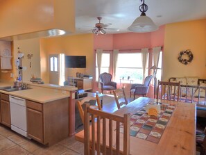 kitchen/dining area, great room