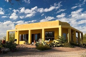 Casita Del Sol.......Little Sunshine House