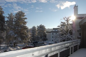 Ausblick im Winter im Terrassenhaus in Weissensee