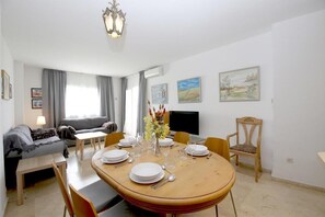 Another picture of the lounge from the dining area 