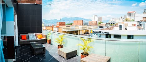 Nice Balcony with Amazing View of the City