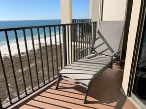 THIS is the relaxing vacation view you've been searching for! Enjoy additional seating on the chaise lounge!