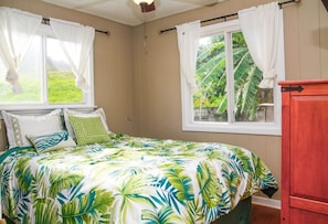 Wake up in Paradise with gorgeous mountain views!
