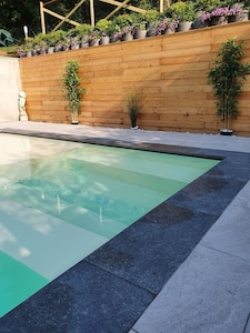 Appartamento con piscina e giardino