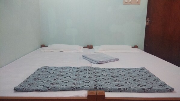 Double bed to accommodate two adults