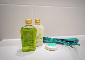 Bathroom amenities