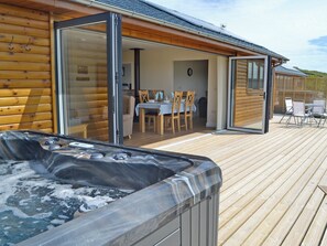 Luxurious, detached, single-storey lodge | Bluebell Lodge - The Lodges, Howey, near Llandrindod Wells