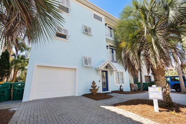 Freshly painted, luxury, 3-story beach house. Park up to 3 vehicles.