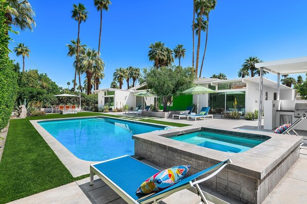 Large Pool, Raised Spa, Built-in Grill, Outdoor Dining Area and Firepit