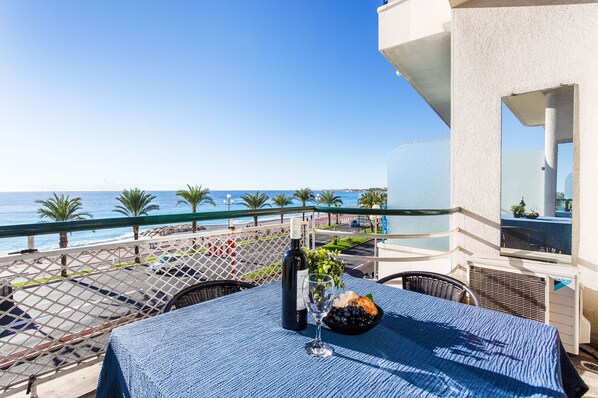 Terrace on the Promenade des Anglais with sea view
