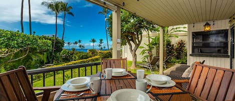Dining for 4 on the lanai with a beautiful view!