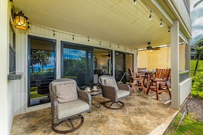 Spacious private lanai offers plenty of seating for your O'hana.