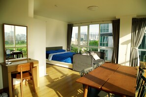 PANORAMIC VIEW/FAST WIFI/LOCAL FOOD