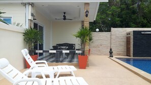 na jomtien big pool villa