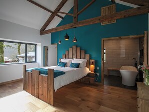 Beautiful bedroom with king size bed and en-suite | The Pendre Longbarn, Pont-Rhyd-y-Groes, near Ystrad Meurig
