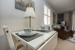 Dining area
Drop leaf table in the open plan living/dining room