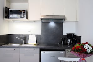Prepare meals in the comfort of your very own studio!