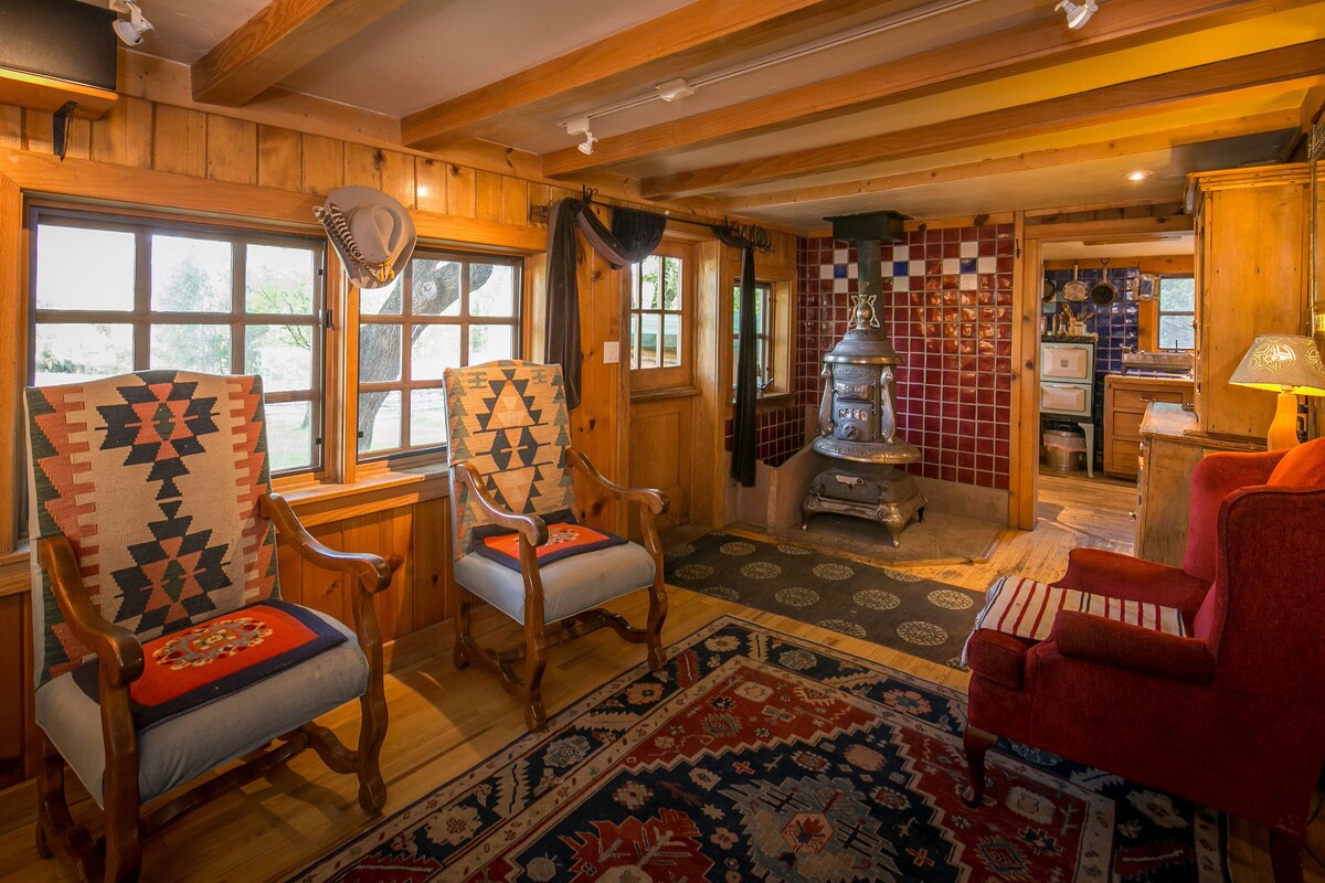 Scenic Creekside Pet Friendly Ranch House with 5 Cabins and Sauna.