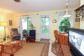 Garden Apartment 2 living-dining area