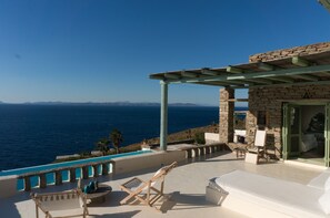 View of the horizon from the upper terrace