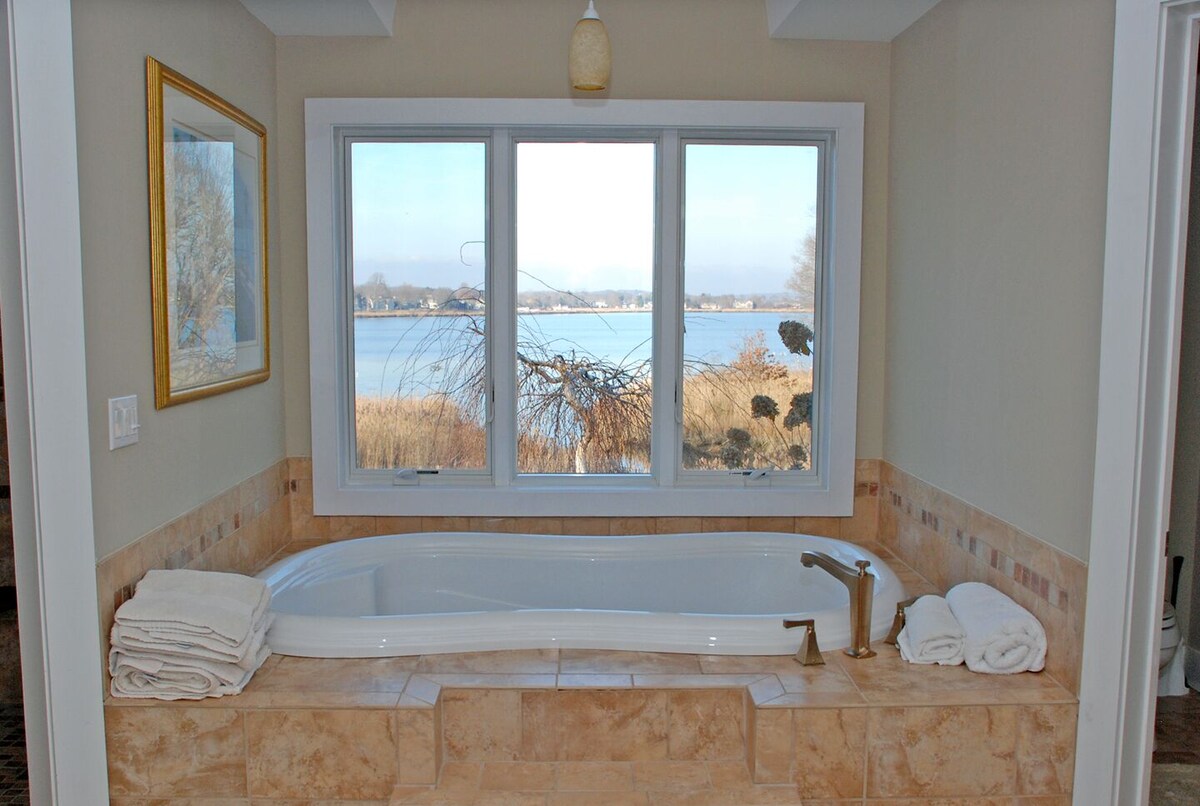 3 BR, 3.5 BA luxury Home sleeps 7 GreatViews, Wildlife. Academic Rental Possible
