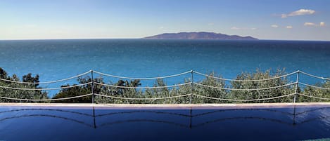 Infinity Pool with a view of Giglio island