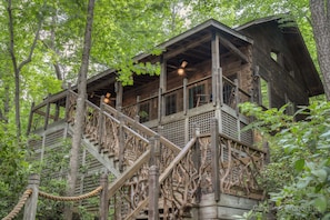 This property also features a seperate cabin