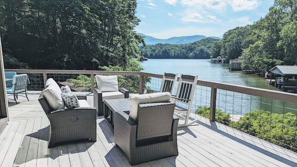 Many great spots relax and enjoy the scenery