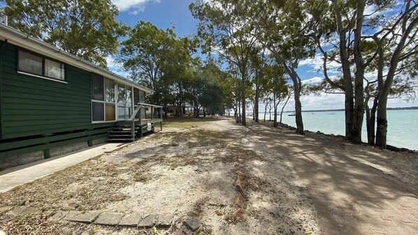 Direct access to the beach 