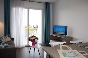 Enjoy the cozy and charming decor of our apartment in Jonzac.