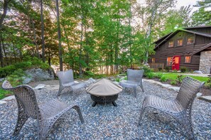 outdoor fire pit 