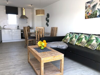 New Sea Breeze Apartment am Goldenen Sandstrand / Restaurants, Pool, kostenloses Wifi