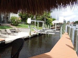 Boat dock, many guest have rented boats for their stay and tie them to the dock